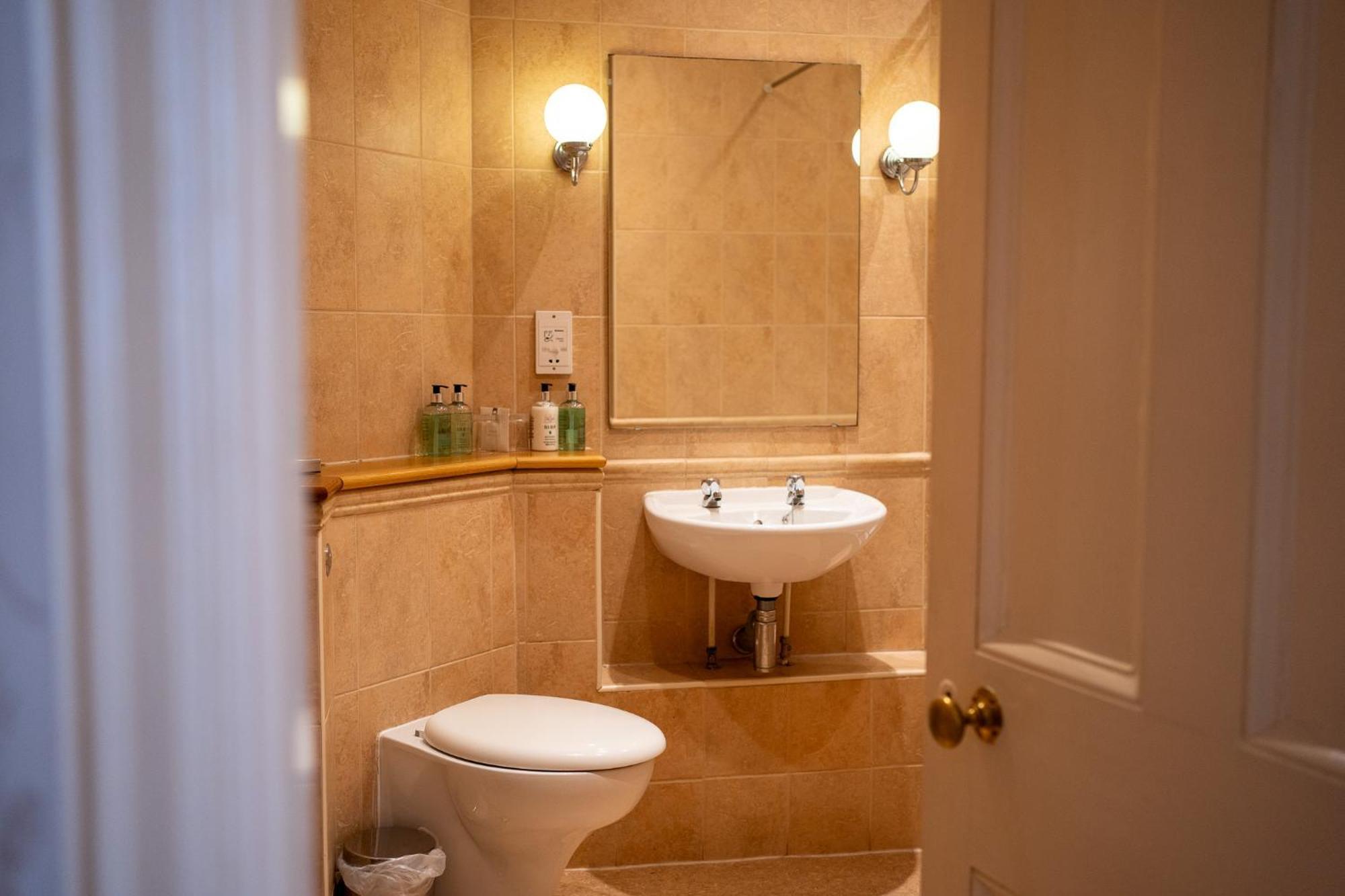 ליים ריג'יס The Royal Lion Hotel חדר תמונה